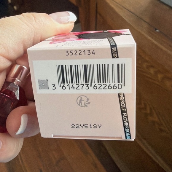 Viktor & Rolf Flowerbomb - Picture 3 of 3